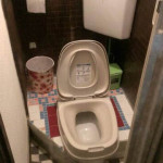 高橋君の店のトイレ。昭和っぽくていい
